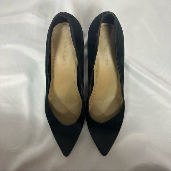 MARC Fisher Suede Black Pumps in Size 7.5M - Picture 5 of 6
